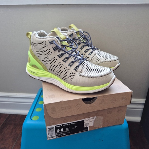 Nike Rosherun Trail 8.5 - Picture 1 of 14